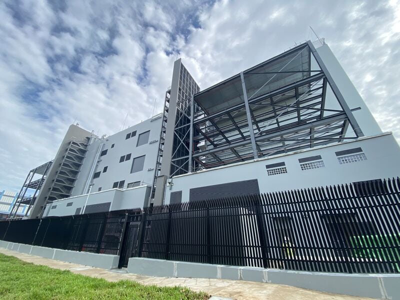 Hi Tech Building with INNIVATE LOUVRES